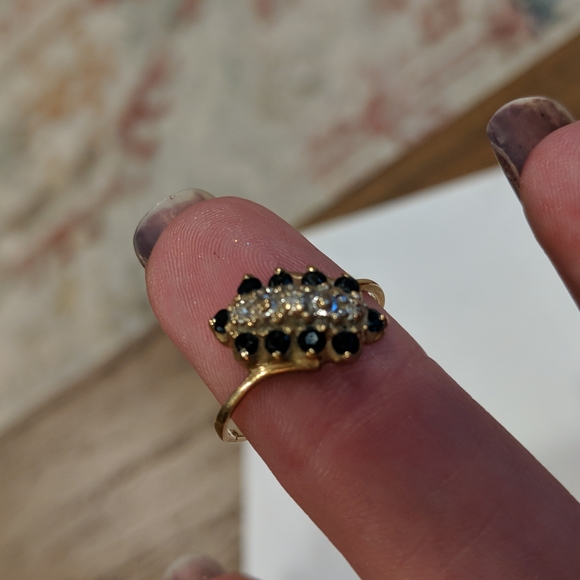 Jewelry - Sapphire and diamond ring 😍